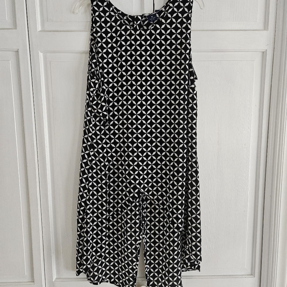 Kaari Blue NWT Black pattern top Med